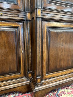 Klassiek-Antiek-Engels-Vintage-Chesterfield-Eikenhouten-Royal-Antique-Collecton-RAC-Boekenkast-Bibliotheekkast-Kast