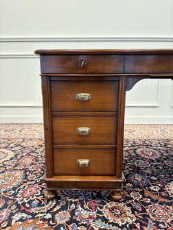 Klassiek-Engels-Antiek-Oud-Chesterfield-Vintage-Italiaans-Assi-D'Asolo-Bureau-Desk-Partnerdesk-Kersenhout-Zwart-Leder-In