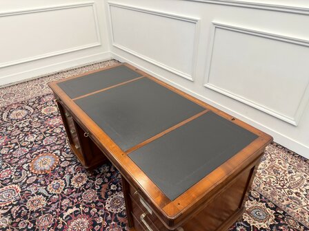 Klassiek-Engels-Antiek-Oud-Chesterfield-Vintage-Italiaans-Assi-D'Asolo-Bureau-Desk-Partnerdesk-Kersenhout-Zwart-Leder-In