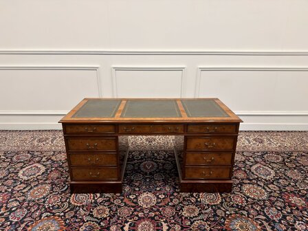 Klassiek-Italiaans-Antiek-Oud-Vintage-Wortelnoten-hout-Bureau-Desk-Groen-Leder