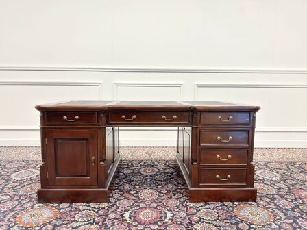 Klassiek-Engels-Antiek-Oud-Vintage-Chesterfield-Bureau-Desk-Partnerdesk-met-Groen-Leder