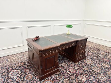 Klassiek-Engels-Antiek-Oud-Vintage-Chesterfield-Bureau-Desk-Partnerdesk-met-Groen-Leder