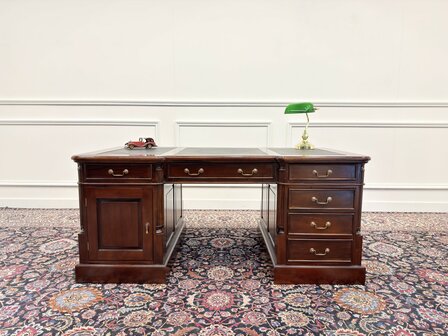 Klassiek-Engels-Antiek-Oud-Vintage-Chesterfield-Bureau-Desk-Partnerdesk-met-Groen-Leder