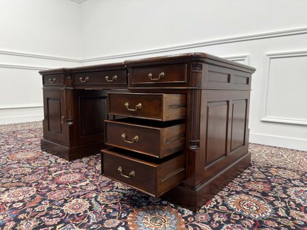 Klassiek-Engels-Antiek-Oud-Vintage-Chesterfield-Bureau-Desk-Partnerdesk-met-Groen-Leder