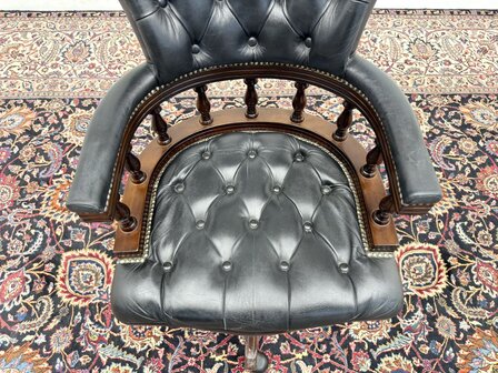 Klassiek-Engels-Antiek-Oud-Vintage-Chesterfield-Bureaustoel-Captain-Chair-Zwart-Leder
