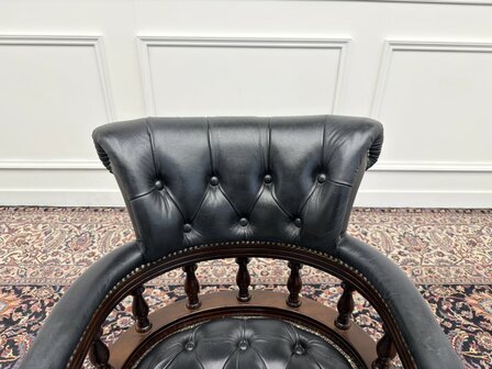 Klassiek-Engels-Antiek-Oud-Vintage-Chesterfield-Bureaustoel-Captain-Chair-Zwart-Leder