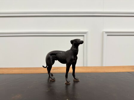 Klassieke-bronze-beeld-standbeeld-hazewind-hond-greyhound-1