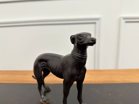 Klassieke-bronze-beeld-standbeeld-hazewind-hond-greyhound-5