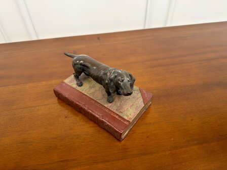 Klassiek-antiek-beeld-van-een-Engelse-jachthond-hond-bronskleurig-2