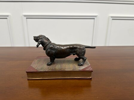 Klassiek-antiek-beeld-van-een-Engelse-jachthond-hond-bronskleurig-6