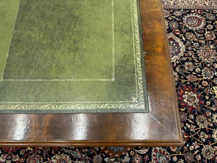 Groot-Klassiek-Engels-Antiek-Oud-Vintage-Chesterfield-Bureau-Desk-Partnerdesk-Groen-Leder-Ingelegd