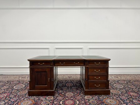 Klassiek-Antiek-Engels-Oud-Chesterfield-Bureau-Desk-Partnerdesk-Groen-Leder-Ingelegd