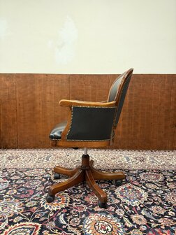 Klassiek-Oud-Antiek-Italiaans-Chesterfield-Vintage-Bureaustoel-Captian-Chair-Zwart-Leder