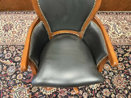 Klassiek-Oud-Antiek-Italiaans-Chesterfield-Vintage-Bureaustoel-Captian-Chair-Zwart-Leder