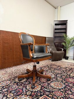 Klassiek-Oud-Antiek-Italiaans-Chesterfield-Vintage-Bureaustoel-Captian-Chair-Zwart-Leder
