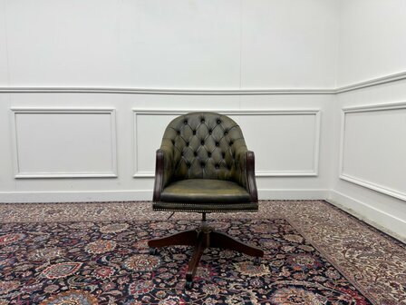Klassiek-Antiek-Oud-Engels-Chesterfield-Vintage-Bureaustoel-Director-Chair-Olijfgroen-Leder