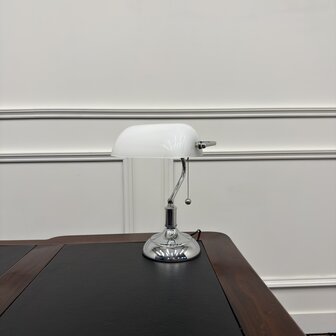 Klassieke-Bureaulamp-notaris-lamp-bankierslamp-chrome-met-wit-glas