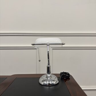 Klassieke-Bureaulamp-notaris-lamp-bankierslamp-chrome-met-wit-glas-1