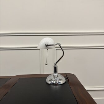 Klassieke-Bureaulamp-notaris-lamp-bankierslamp-chrome-met-wit-glas-2