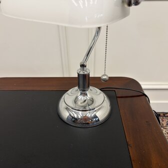Klassieke-Bureaulamp-notaris-lamp-bankierslamp-chrome-met-wit-glas-4