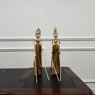Antieke-Indonesie-wayang-golek-schaduw-poppen