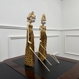 Antieke-Indonesie-wayang-golek-schaduw-poppen-2