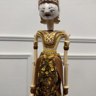 Antieke-Indonesie-wayang-golek-schaduw-poppen-4