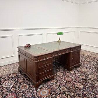 Klassiek-Antiek-Engels-Oud-Chesterfield-Bureau-Desk-Partnerdesk-Groen-Leder