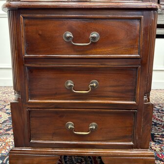 Klassiek-Antiek-Engels-Oud-Chesterfield-Bureau-Desk-Partnerdesk-Groen-Leder