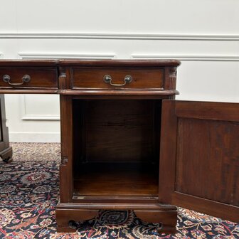 Klassiek-Antiek-Engels-Oud-Chesterfield-Bureau-Desk-Partnerdesk-Groen-Leder