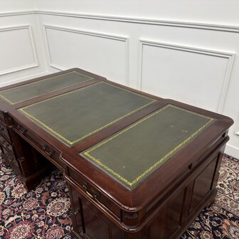 Klassiek-Antiek-Engels-Oud-Chesterfield-Bureau-Desk-Partnerdesk-Groen-Leder