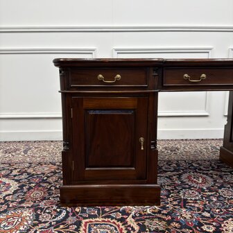 Klassiek-Antiek-Engels-Oud-Chesterfield-Bureau-Desk-Zwart-Leder