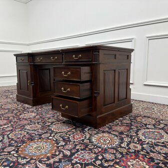 Klassiek-Antiek-Engels-Oud-Chesterfield-Bureau-Desk-Zwart-Leder