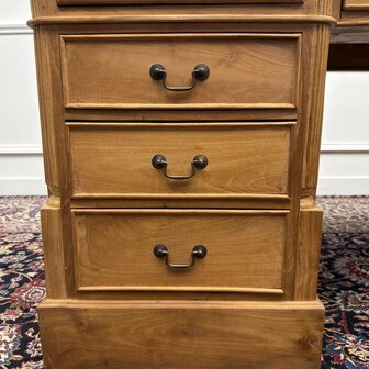 Klassiek-Antiek-Engels-Oud-Chesterfield-Teakhouten-Teak-Bureau-Bruin-Leder
