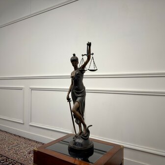 Klassiek-Bronzen-Beeld-Vrouw-Justitia-Lady-Justice