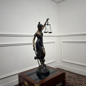 Klassiek-Bronzen-Beeld-Vrouw-Justitia-Lady-Justice