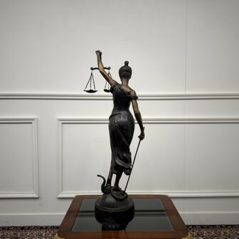 Klassiek-Bronzen-Beeld-Vrouw-Justitia-Lady-Justice