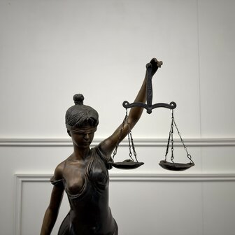 Klassiek-Bronzen-Beeld-Vrouw-Justitia-Lady-Justice