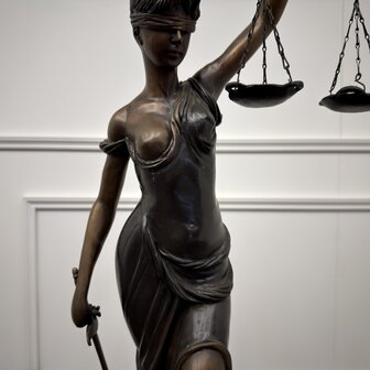 Klassiek-Bronzen-Beeld-Vrouw-Justitia-Lady-Justice