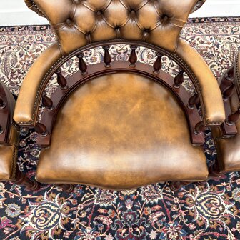 Klassiek-Engels-Antiek-Oud-Vintage-Springvale-Chesterfield-Set-Stoelen-Bureaustoel-Captain-Chair-Bruin-Cognac-Leder