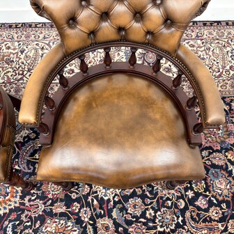 Klassiek-Engels-Antiek-Oud-Vintage-Springvale-Chesterfield-Set-Stoelen-Bureaustoel-Captain-Chair-Bruin-Cognac-Leder