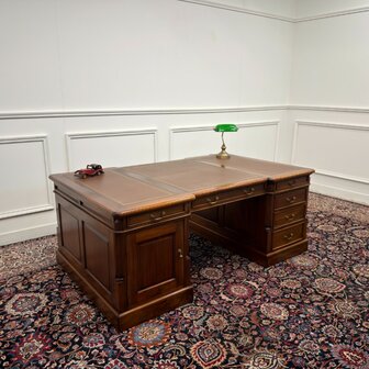 Klassiek-Engels-Antiek-Oud-Chesterfield-Vintage-Groot-Bureau-Partnerdesk-Desk-Bruin-Leder