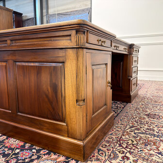 Klassiek-Engels-Antiek-Oud-Chesterfield-Vintage-Groot-Bureau-Partnerdesk-Desk-Bruin-Leder