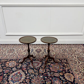 Klassiek-Oud-Antiek-Engels-Chesterfield-Vintage-Set-Sidetable-Side-Table-Drumtafel-Bijzettafel