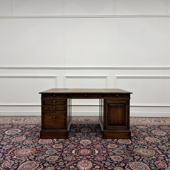 Klassiek-Engels-Oud-Antiek-Vintage-Chesterfield-RAC-Royal-Antique-Collection-Bureau-Desk-Bruin-Leder