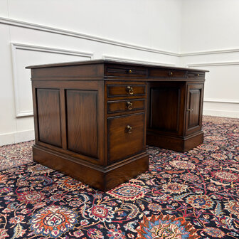 Klassiek-Engels-Oud-Antiek-Vintage-Chesterfield-RAC-Royal-Antique-Collection-Bureau-Desk-Bruin-Leder
