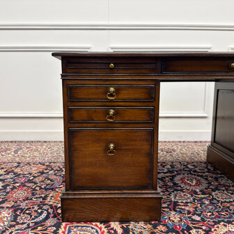 Klassiek-Engels-Oud-Antiek-Vintage-Chesterfield-RAC-Royal-Antique-Collection-Bureau-Desk-Bruin-Leder