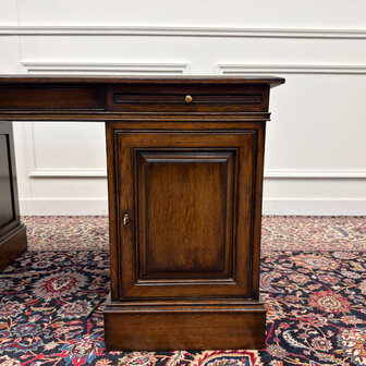 Klassiek-Engels-Oud-Antiek-Vintage-Chesterfield-RAC-Royal-Antique-Collection-Bureau-Desk-Bruin-Leder