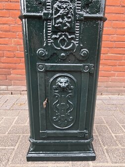 Antieke-gietijzeren-Engelse-vrijstaande-brievenbus-9