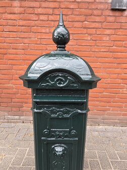 Antieke-gietijzeren-Engelse-vrijstaande-brievenbus-6